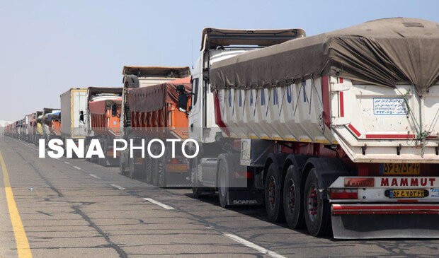 پذیرش کامیون‌های ایرانی حامل سوخت عراق در گمرک دوغارون در حال انجام است