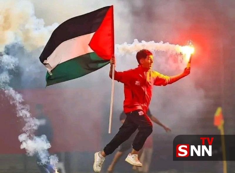 دور افتخار با پرچم فلسطین +عکس