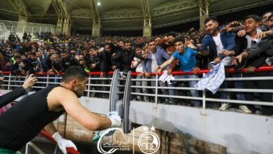 سیدحسین بعد از کلین‌شیت پیراهن را اهدا کرد:/ لحظه احساسی حسینی و هوادار استقلال (عکس)