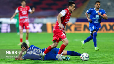 دیدار فوتبال تیم‌های پرسپولیس و استقلال خوزستان