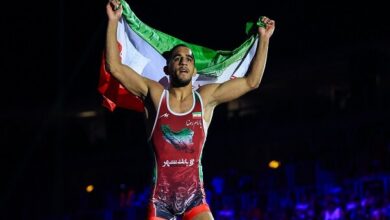 رحمان عموزاد ٣ مدال المپیکی و جهانی خود را به موزه آستان قدس اهدا کرد
