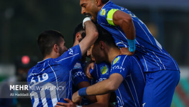 دیدار تیم ‌های فوتبال استقلال و فولاد خوزستان