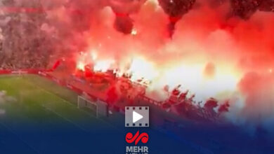 آتش بازی هواداران آژاکس بازی را متوقف کرد