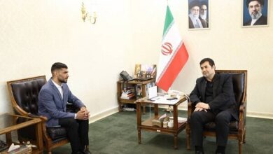 دیدار دارنده مدال جهانی بوکس با وزیر ورزش و جوانان