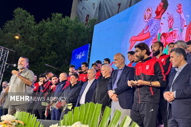 پیراهن تیم ملی فوتبال ایران برای جام جهانی رونمایی شد + عکس